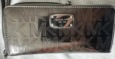 Michael Kors钱包非常好 状况良好 — 第 1/4 张图片