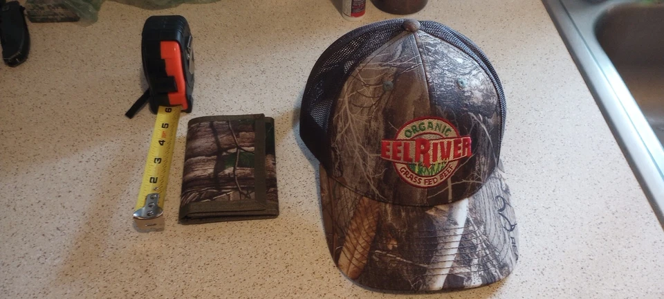 RealTree Mens Nylon Trifold Wallet Camo One Size Plus Realtree Trucker Hat - Image 1 of 4