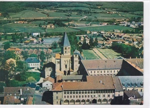 Carte Postale CPM 71 Cluny Vue Aérienne L'Abbaye Et L'École Des Arts Et Métiers - Imagen 1 de 1