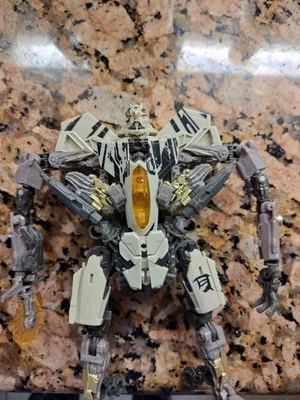 STUDIO SERIES 21 REVENGE OF THE FALL STARSCREAM COMPLETO - Imagem 1 de 2