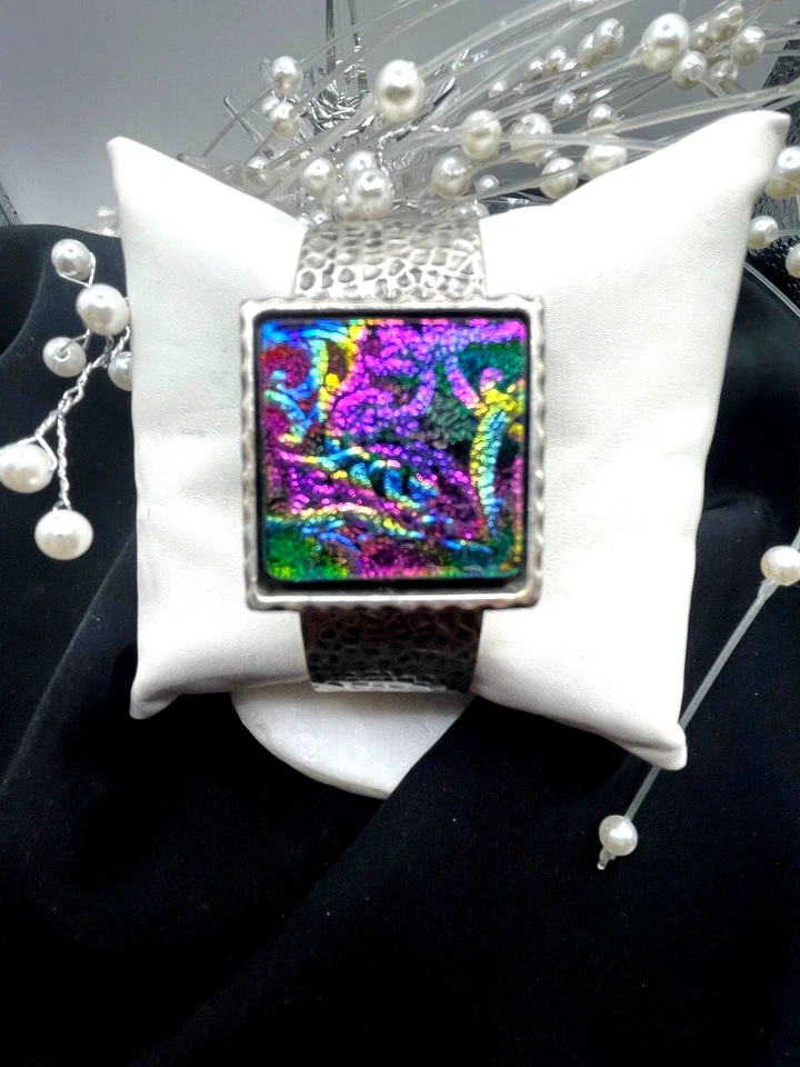 手工分色玻璃袖口手链 — 第 1/1 张图片