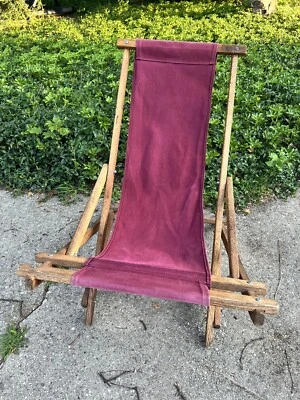 Vintage Wood Canvas Beach Foldind Chair In Good Condition Maroon - Image 1 of 4