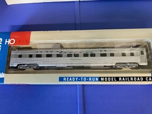 WALTHERS HO SCALE 932-6702 PULLMAN-STANDARD 4-4-2 SLEEPER SANTA FE - Bild 1 von 2