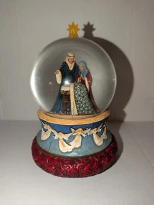 Jim Shore Designs Schneekugel "Oh Blessed Family" mit Musik - Oh Holy Night - Bild 1 von 5