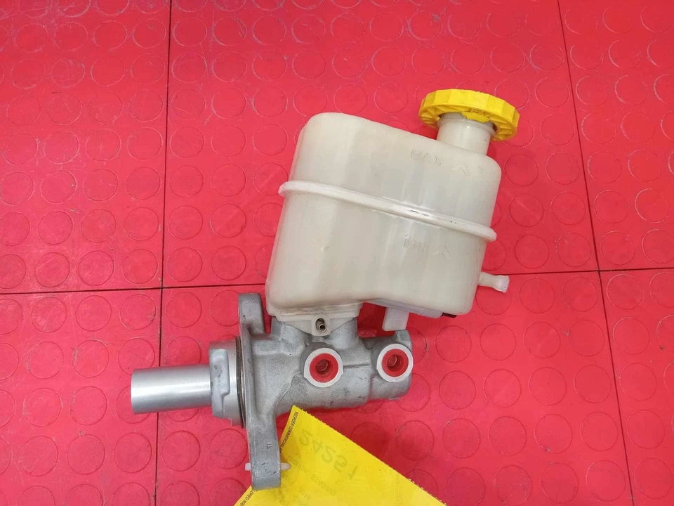 2015-2017 Chrysler 200 Brake Master Cylinder Assembly Genuine OEM 68245358AA - Image 1 of 4