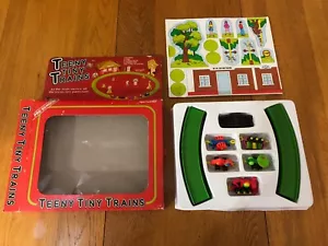 JUEGO DE TRENES PEQUEÑOS EMPIRE TEENY 1977 DE COLECCIÓN PAQUETE ORIGINAL JUGUETE HECHO EN HONG KONG - Imagen 1 de 9