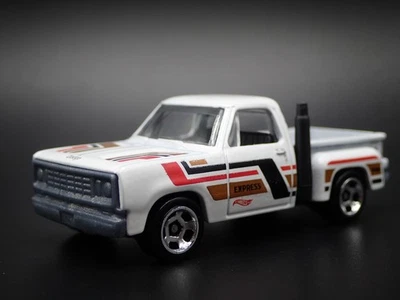 1978 78 DODGE WARLOCK PICKUP TRUCK BIANCO MODELLO DIECAST IN SCALA 1/64 DIORAMA - Immagine 1 di 4