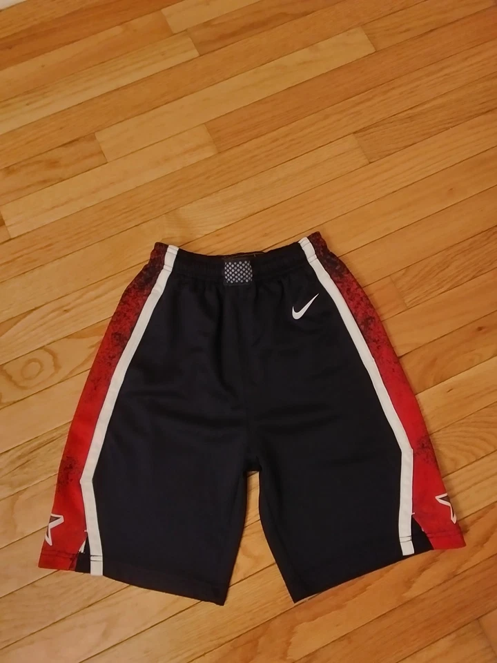 美国队耐克 Dri-Fit 2024 Away 篮球短裤青少年 M 码 (10/12) — 第 1/4 张图片