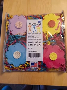 One World Kids, Hand-crafted, Whimsical Wooden drawer pulls - Foto 1 di 2