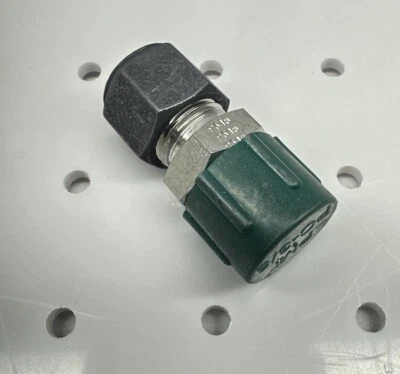 Parker 6-6 FBZ SS Male Connector Fitting, 3/8”  Tube 3/8” MNPT 316 SS - Image 1 of 2