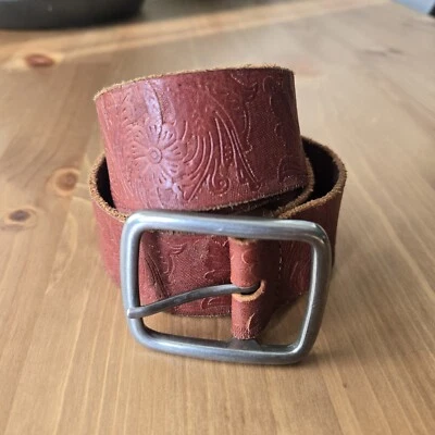 Cinturón GAP M Floral Repujado Cuero Genuino Marrón Foto 1 de 4