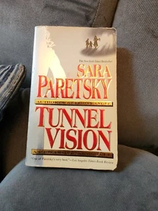 Tunnel Vision: A V. I. Warshawski Novel by Paretsky, Sara - Picture 1 of 3