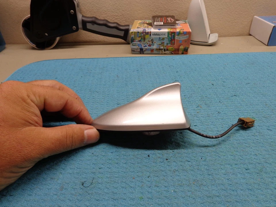 ANTENA RADIO SATÉLITE INFINITI Q40 15 K23 PLATA LÍQUIDO PLATINO Foto 1 de 4