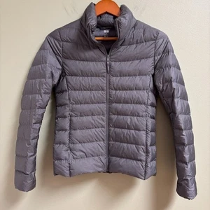 UNIQLO Womens Light Weight Down Puffer Size XS Gray Pockets Outdoor Durable - Picture 1 of 10