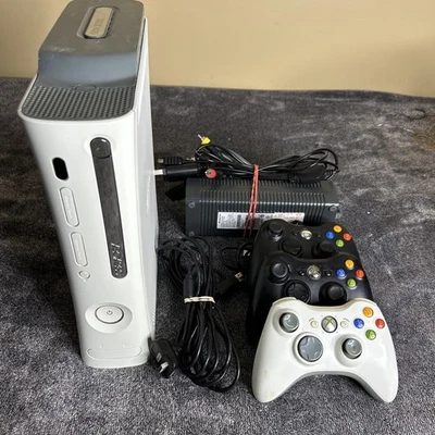 Consola Microsoft Xbox 360 Blanca 60GB Paquete Controlador y Cables Foto 1 de 4