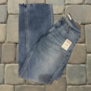 Signature/Levi Relaxed Fit Light Wash Jeans 33X30 Made in Lesotho Cott/Elastane - Picture 1 of 5