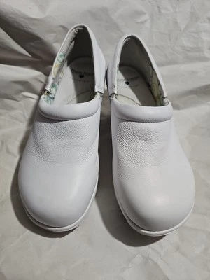 Nurse Mates Shoes Womens 8 W Sophy Professional Slip On Wedge Clogs White - Image 1 of 4