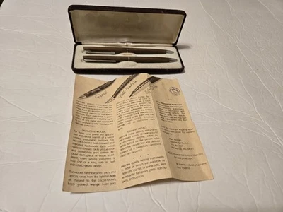 Juego de bolígrafos y lápices de madera Hallmark vintage Foto 1 de 2