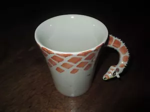 TAZA DE CAFÉ DE GRES DE COLECCIÓN ARTÍSTICA 5" DE ALTO MANGO JIRAFA ""IMPORTACIONES MUELLE 1 - Imagen 1 de 1