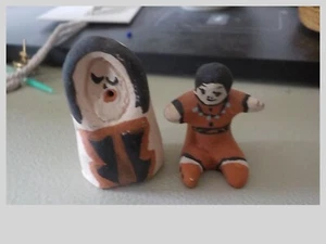 2 Vintage Miniatur Acoma Pueblo Keramik Figuren signiert Coralynn & Josie - Bild 1 von 7