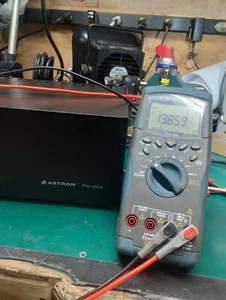 Astron RS-20A 20 Amp Regulated Power Supply - Zdjęcie 1 z 10