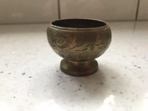 Vintage Small Brass Pot Trinket Holder 4cm Tall leaf pattern India - Picture 1 of 7