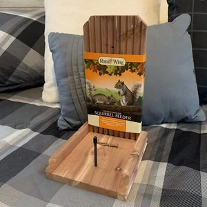 Royal Wing Cedar Corncob Squirrel Feeder/Bird Feeder - Foto 1 di 4