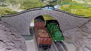 SCALA PONTE GOBBA N GAUGE MODELLO CAVALCAVIA PIETRA INCISA LASER VERNICIATA PROFESSIONALE - Foto 1 di 10