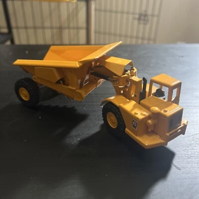 Volteo tractor Joal Miniatures Heavy Diecast Caterpillar 631D Foto 1 de 4