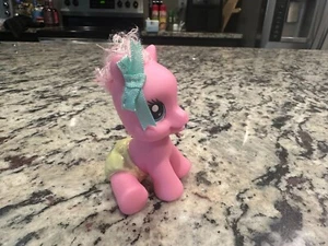My little Pony G3.5 Pinkie Pie 2000er sitzend Baby gelb Windel rosa - Bild 1 von 3