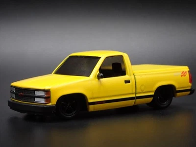 Modello Auto Diecast In Scala 1:64 Pickup Truck OBS 454 SS Chevrolet Chevy 1993 - Immagine 1 di 4