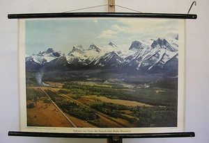 Mural escolar Carretera al pie de las Montañas Rocosas canadienses 75x51cm ~1960 - Imagen 1 de 1