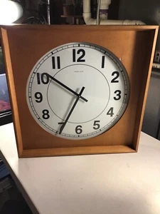 VINTAGE 24” Square WOODEN ETHAN ALLEN QUARTZ WALL CLOCK “Working” Very Large - Picture 1 of 13