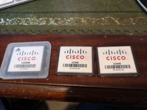 Three Cisco flash cards (1x 128MB, 2x 32MB) - Afbeelding 1 van 2