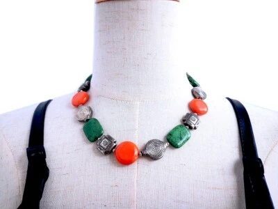moneda naranja howlita verde rectángulo magnesita antiguo tíbet plata cuentas collar Foto 1 de 4