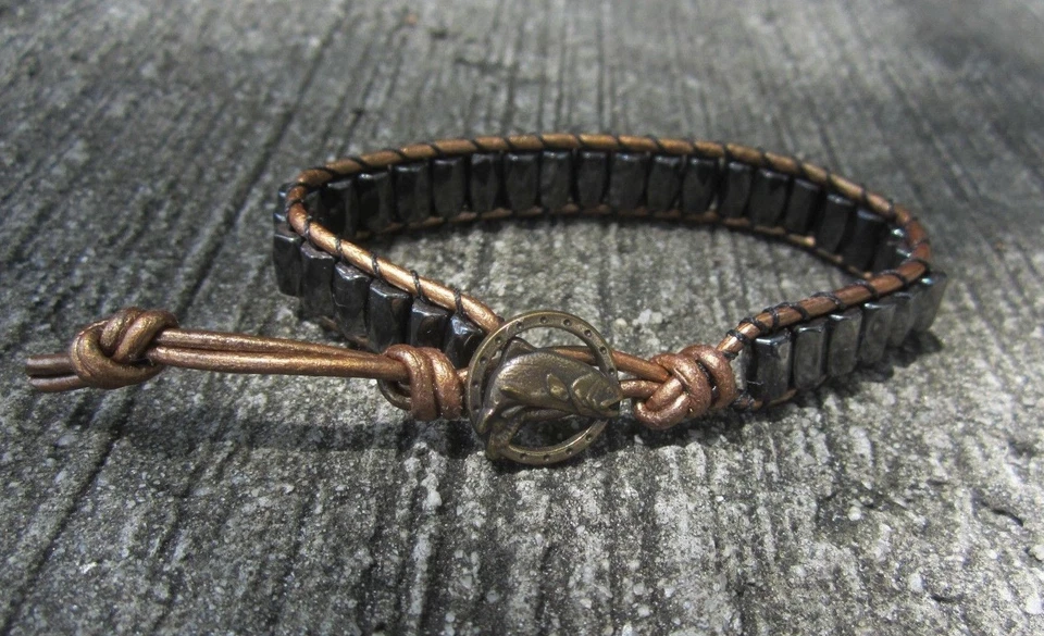 Gran Regalo Hombre Trucha/Pesca Pulsera Bronce Cuero Negro Imán Foto 1 de 4