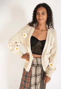 Cardigan maglione Altar’d State donna medio 3D maglia floreale panna NUOVO - Foto 1 di 9