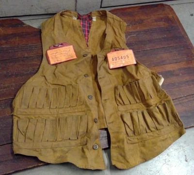 Винтажный охотничий жилет желтовато-коричневый холст с лицензиями деревенское украшение грубое состояние товара - Изображение 1 из 4