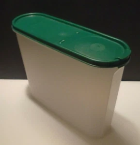 Tupperware 2351 Oval Modular Mate with Green Pour Lid 16 1/2 Cups - Picture 1 of 5