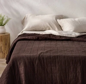 NWOT~ Casaluna QUEEN Heavy Draped Linen Blend Bed Quilt Dark Fig Brown Comfort - Picture 1 of 15
