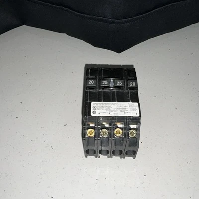 SIEMENS Q22025CT QUAD CIRCUIT BREAKER 20 25 Amp 4 Pull - Image 1 of 4