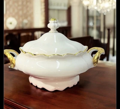 Puré de porcelana con adornos dorados de Johann Haviland Baviera Foto 1 de 4