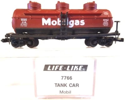 N Life-Like 7766 39' Triple Dome Tank Car Mobilgas WSRX #238 - Image 1 of 4