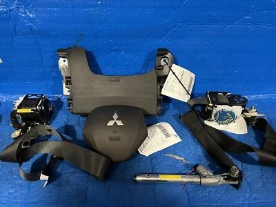 Airbag y cinturones de seguridad para rueda de conductor y rodilla Mitsubishi Outlander 2017-2018-2019-20-21 Foto 1 de 4