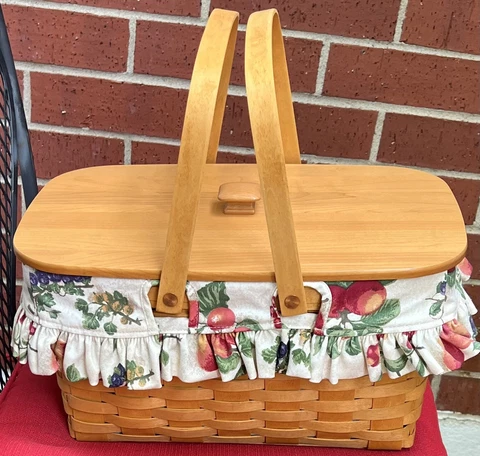 Longaberger 2001 Medium Market Basket & Lid with Plastic Protector & 2 Liners Cover