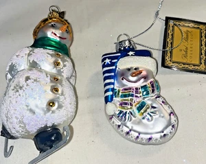 2 ADORNOS DE NAVIDAD DE CRISTAL, MUÑECO DE NIEVE PATINAJE Y MEDIAS - Imagen 1 de 6