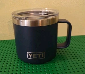 Tasse à café en métal YETI 14 oz avec couvercle bleu foncé jamais utilisée - Pls lire - Photo 1/4