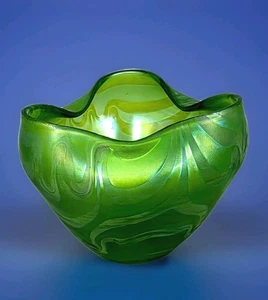 L0627 Vaso Art Nouveau Loetz, 1900 circa, iridescente, fili d'argento pettinati - Foto 1 di 9