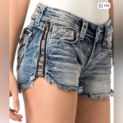 NEW MISS ME SIDE ZIP CRYSTAL NIGHT RHINESTONE EMBELLISHED SIGNATURE SHORTS SZ 26 - Image 1 of 4