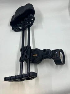 Apex 3 pin bow sight with 5 arrow quiver - Picture 1 of 5